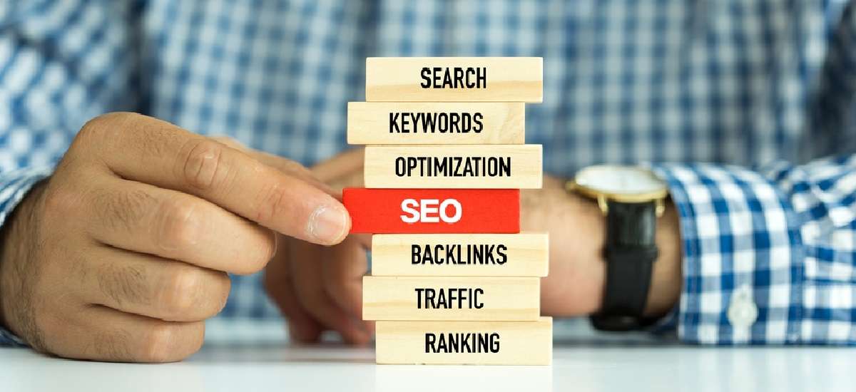 Businessman Building SEO concept with Wooden Blocks 1