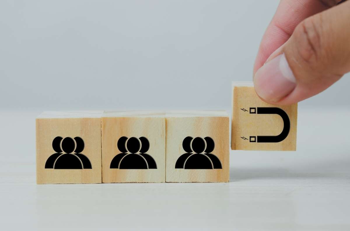 Wooden cube with people and magnet icons