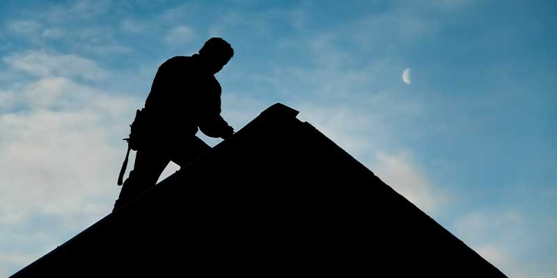 Roofing-contractor-silhouette-house-roof